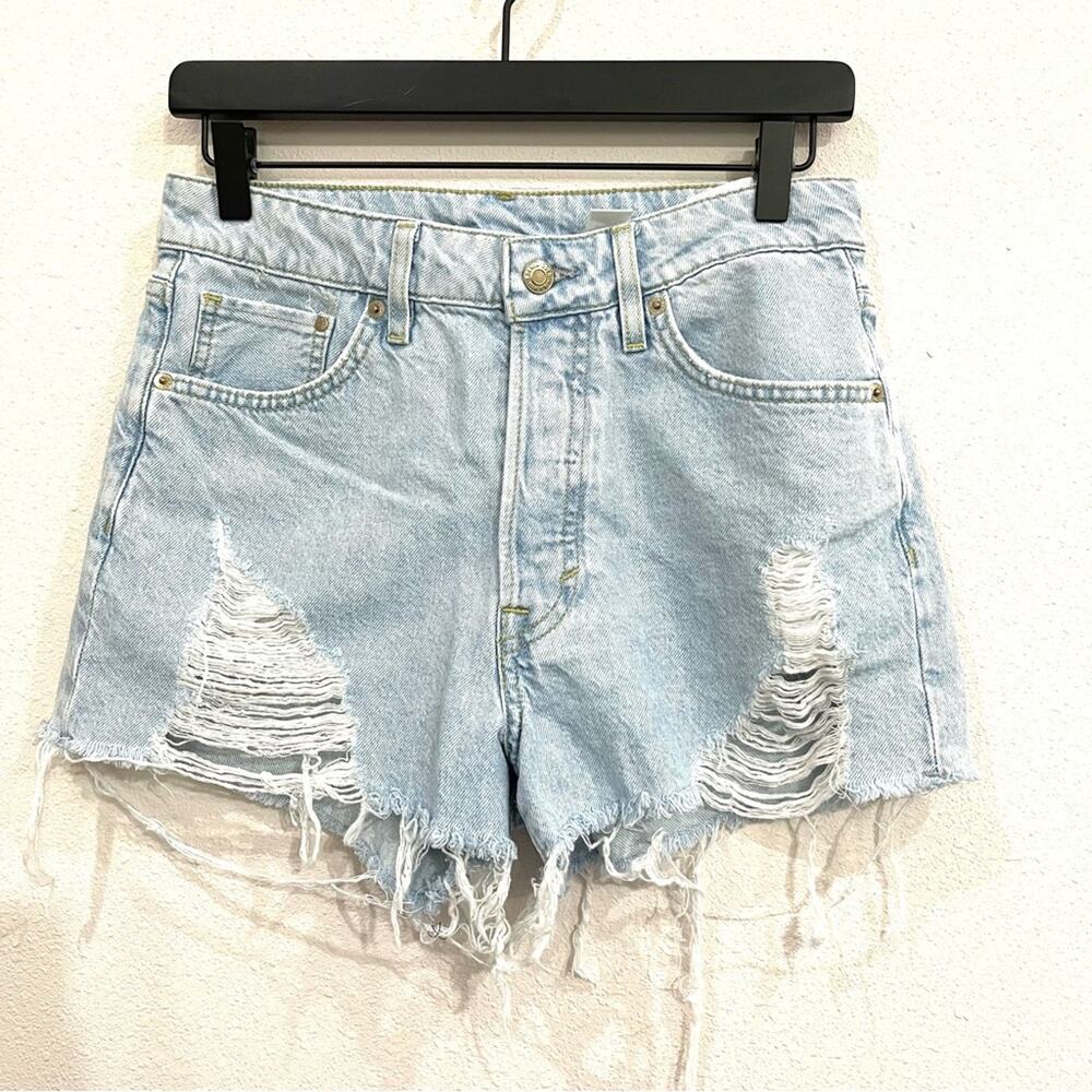H&M &Denim Light Wash High Waist Button Front Distressed Vintage Shorts Size 6